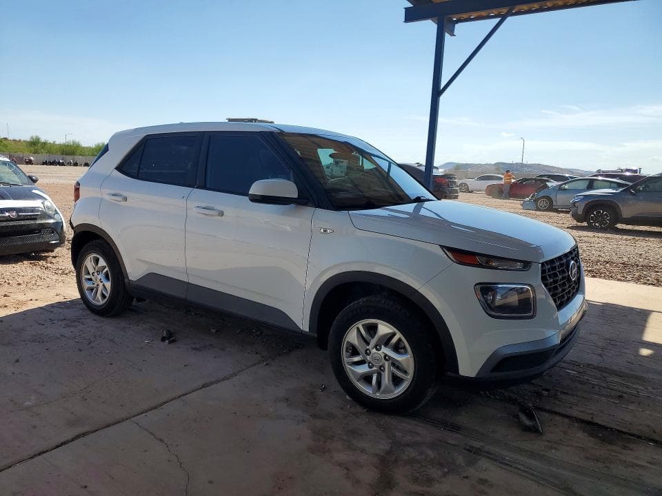 2022 HYUNDAI VENUE SE 4