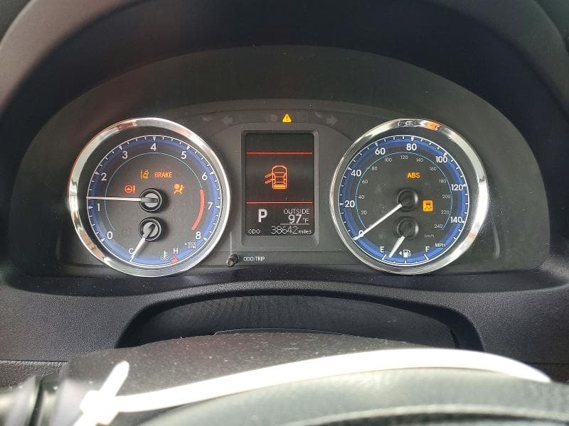 2018 TOYOTA COROLLA LE 9