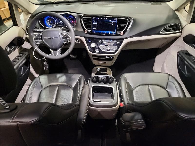 2023 CHRYSLER PACIFICA TOURING L TOURING L 8