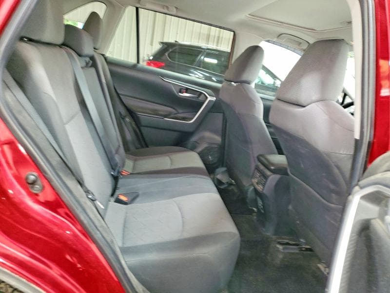 2019 TOYOTA RAV4 XLE 11