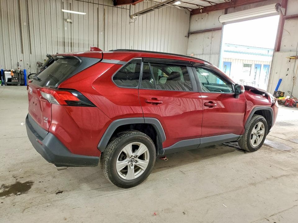 2019 TOYOTA RAV4 XLE 3