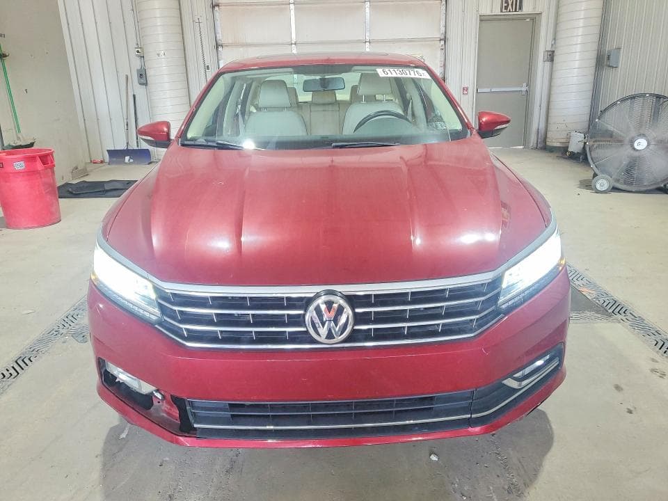 2018 VOLKSWAGEN PASSAT SE 5
