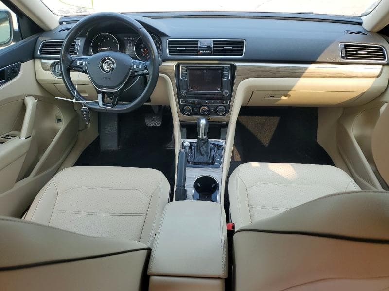 2018 VOLKSWAGEN PASSAT SE 8