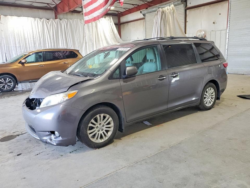 2017 TOYOTA SIENNA XLE 8-PASSENGER 1