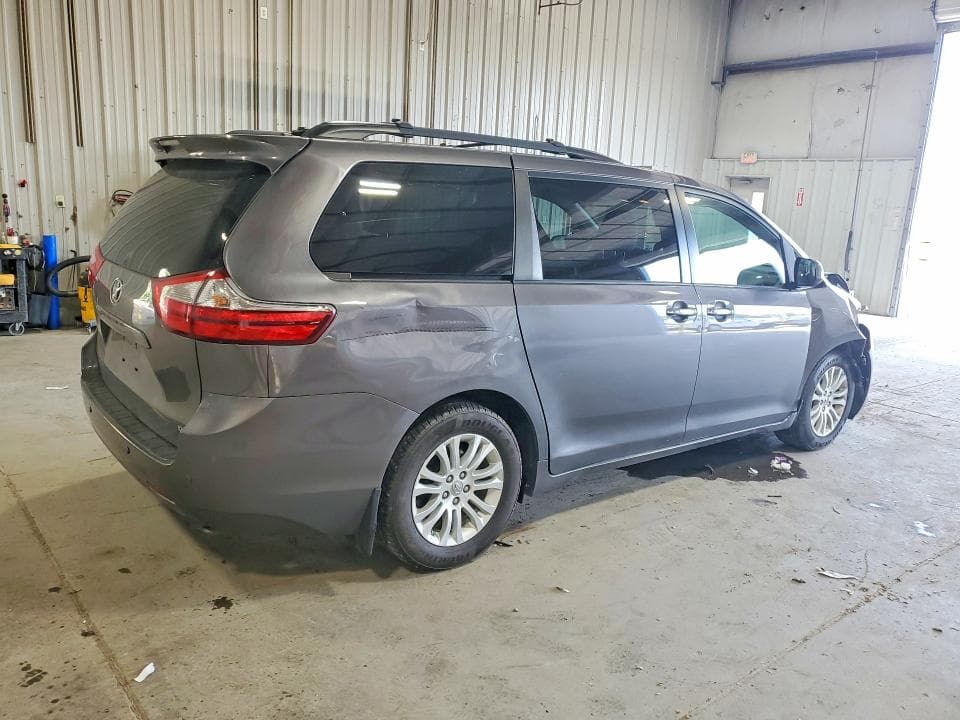 2017 TOYOTA SIENNA XLE 8-PASSENGER 3
