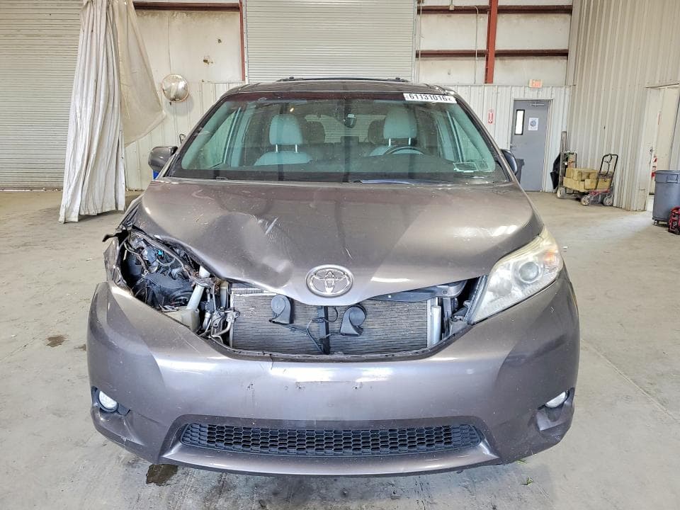 2017 TOYOTA SIENNA XLE 8-PASSENGER 5