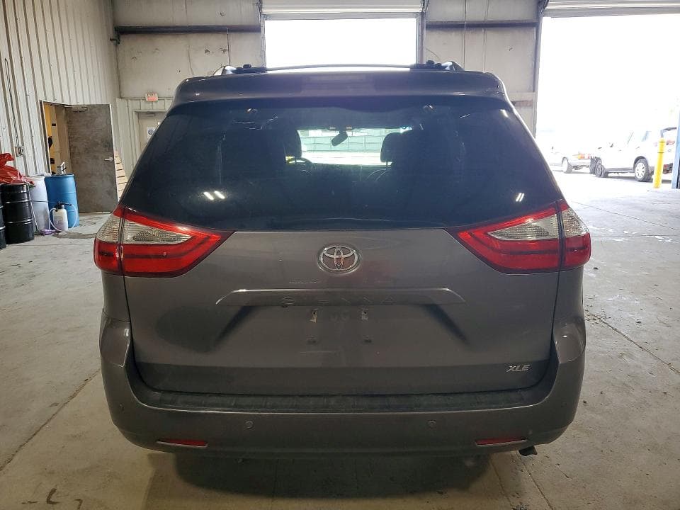 2017 TOYOTA SIENNA XLE 8-PASSENGER 6