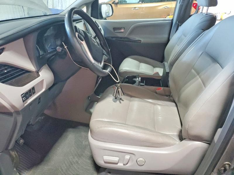 2017 TOYOTA SIENNA XLE 8-PASSENGER 7