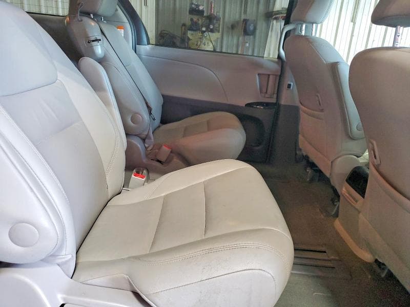 2017 TOYOTA SIENNA XLE 8-PASSENGER 10