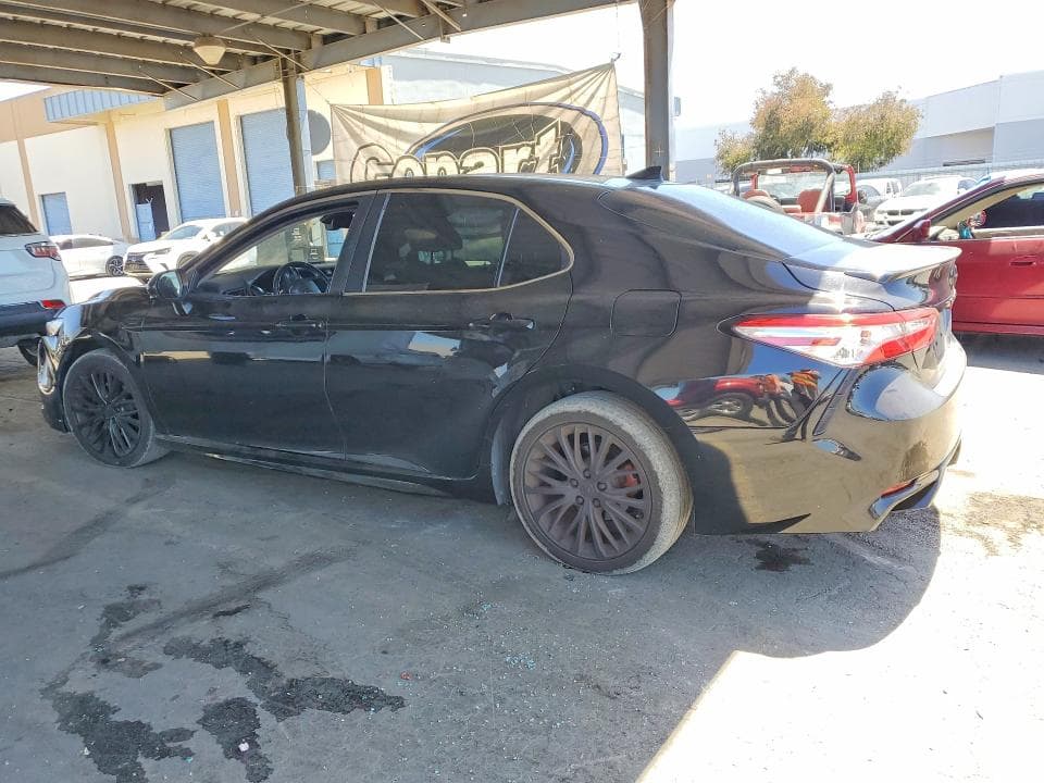 2020 TOYOTA CAMRY SE 2