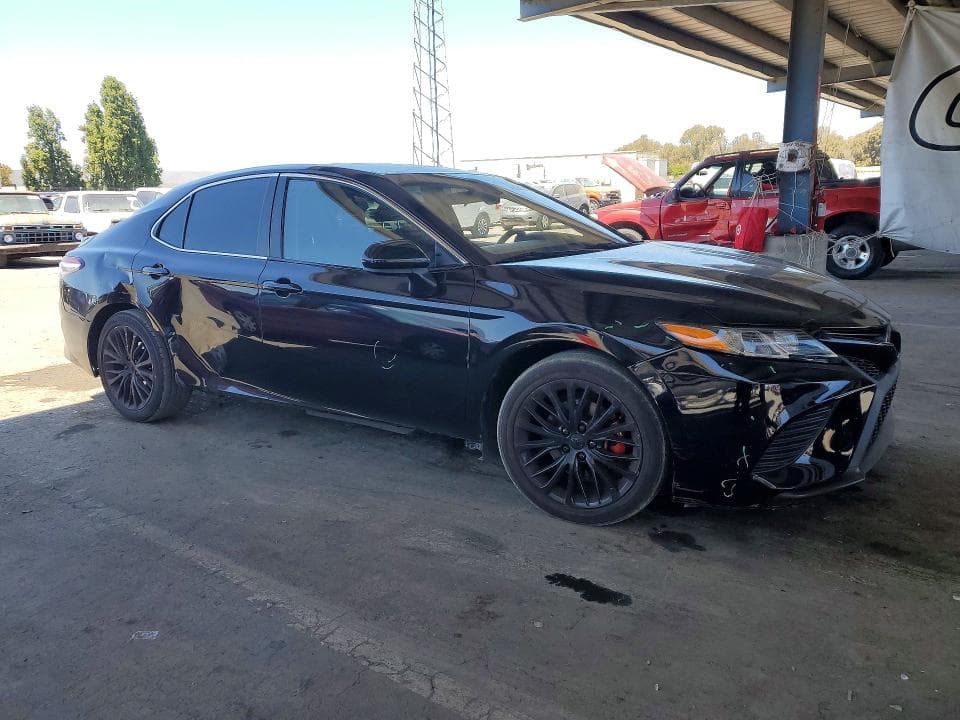 2020 TOYOTA CAMRY SE 4