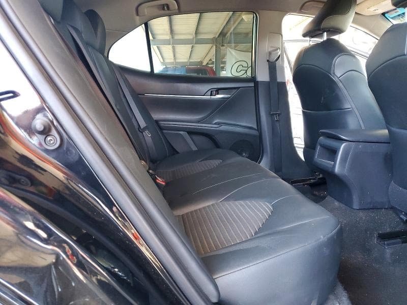 2020 TOYOTA CAMRY SE 10