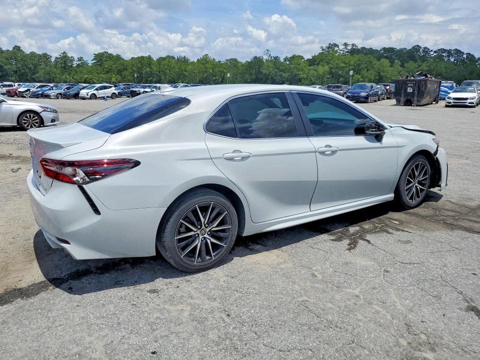 2022 TOYOTA CAMRY SE 3