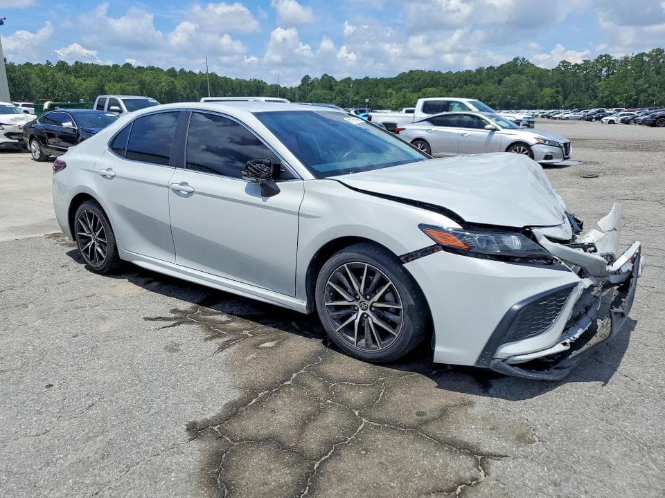 2022 TOYOTA CAMRY SE 4