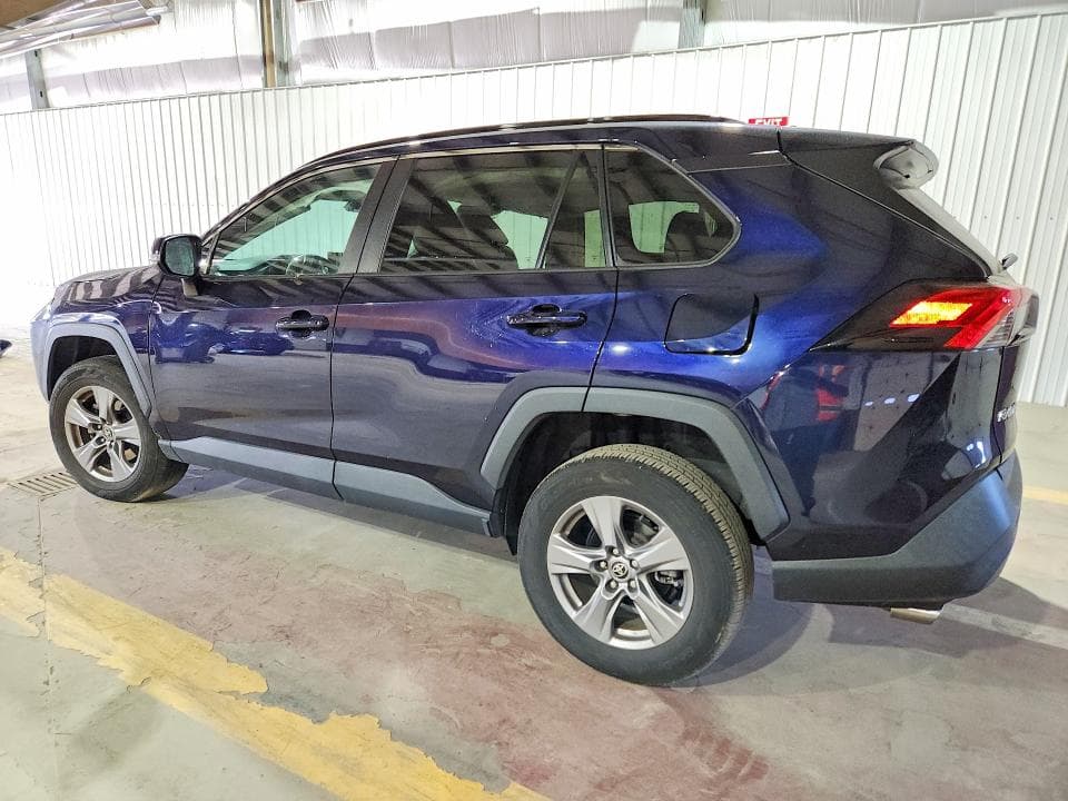 2022 TOYOTA RAV4 XLE 2