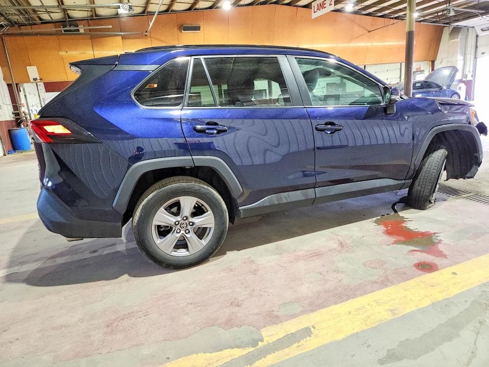 2022 TOYOTA RAV4 XLE 3