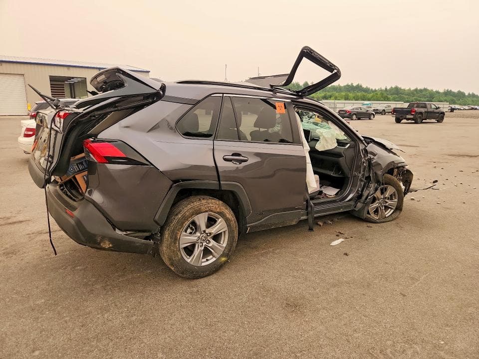 2023 TOYOTA RAV4 HYBRID XLE 3
