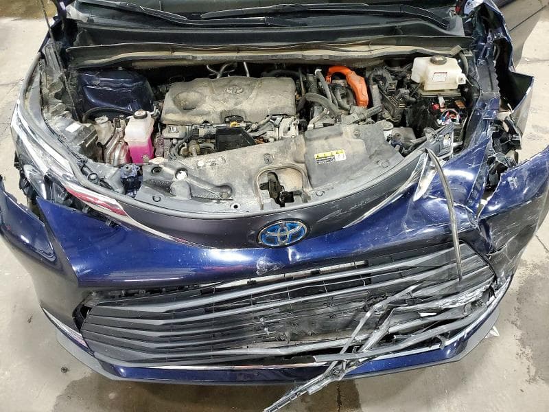 2021 TOYOTA SIENNA XLE 12