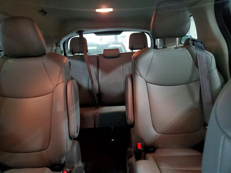 2021 TOYOTA SIENNA XLE 10