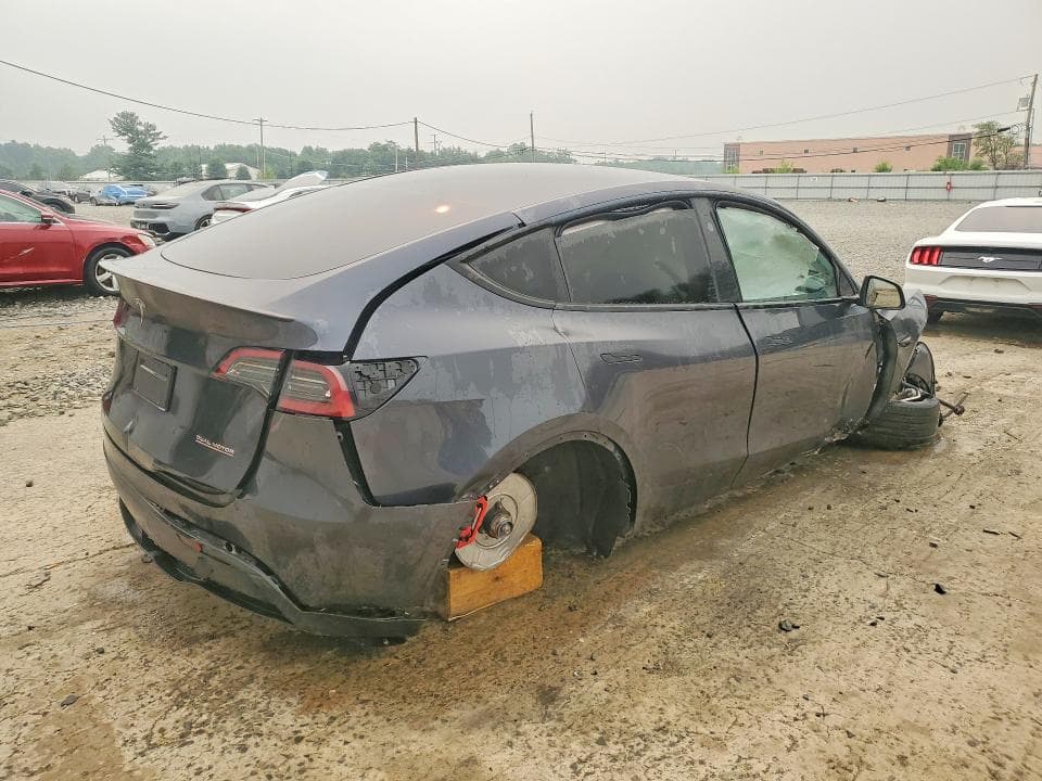 2025 TESLA MODEL Y 3