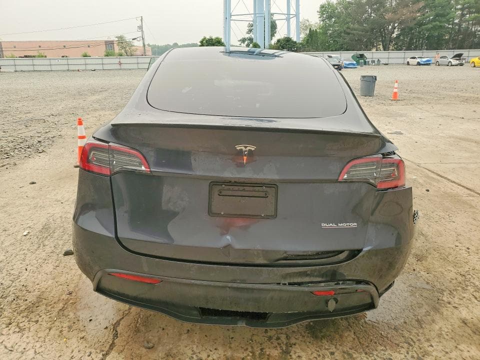 2025 TESLA MODEL Y 6