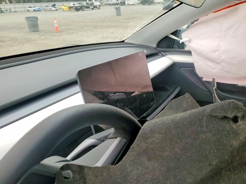 2025 TESLA MODEL Y 9