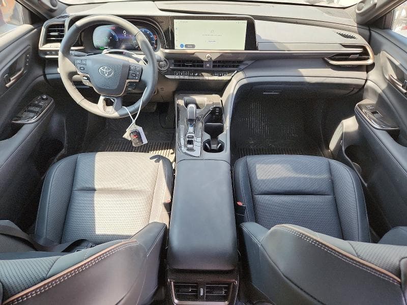 2026 TOYOTA CROWN SIGNIA LIMITED 8
