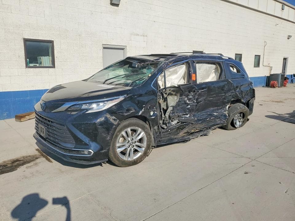 2022 TOYOTA SIENNA LIMITED 7-PASSENGER - 1