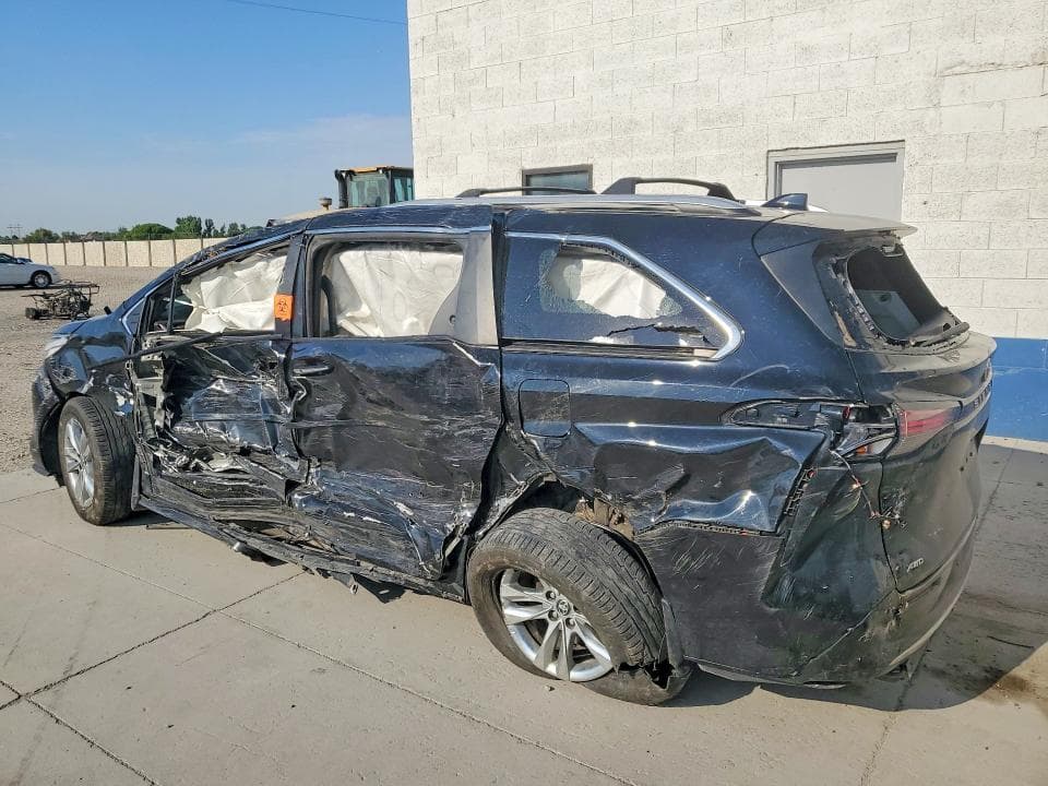 2022 TOYOTA SIENNA LIMITED 7-PASSENGER 2