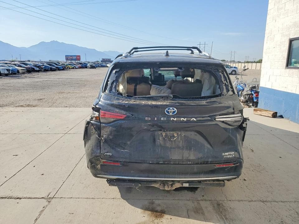 2022 TOYOTA SIENNA LIMITED 7-PASSENGER 6