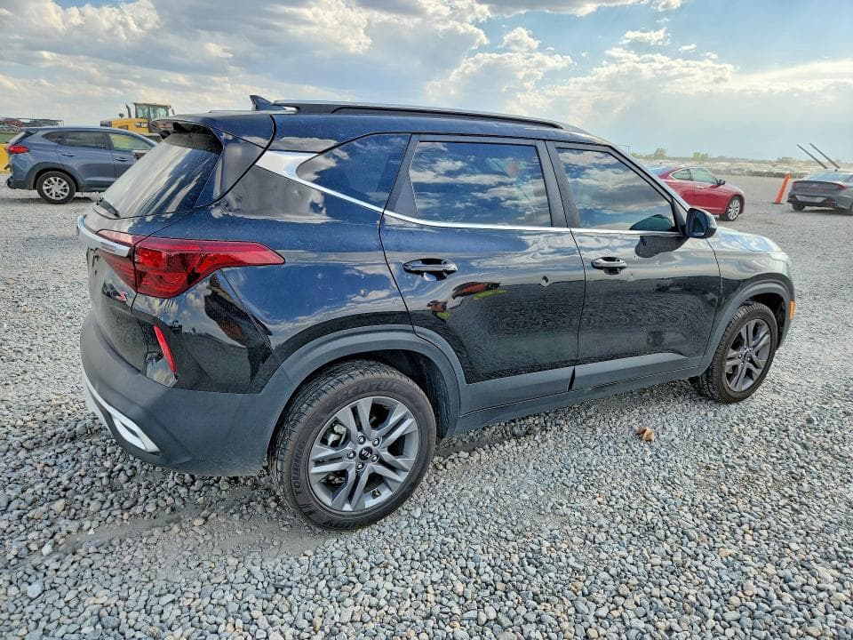 2021 KIA SELTOS S 3