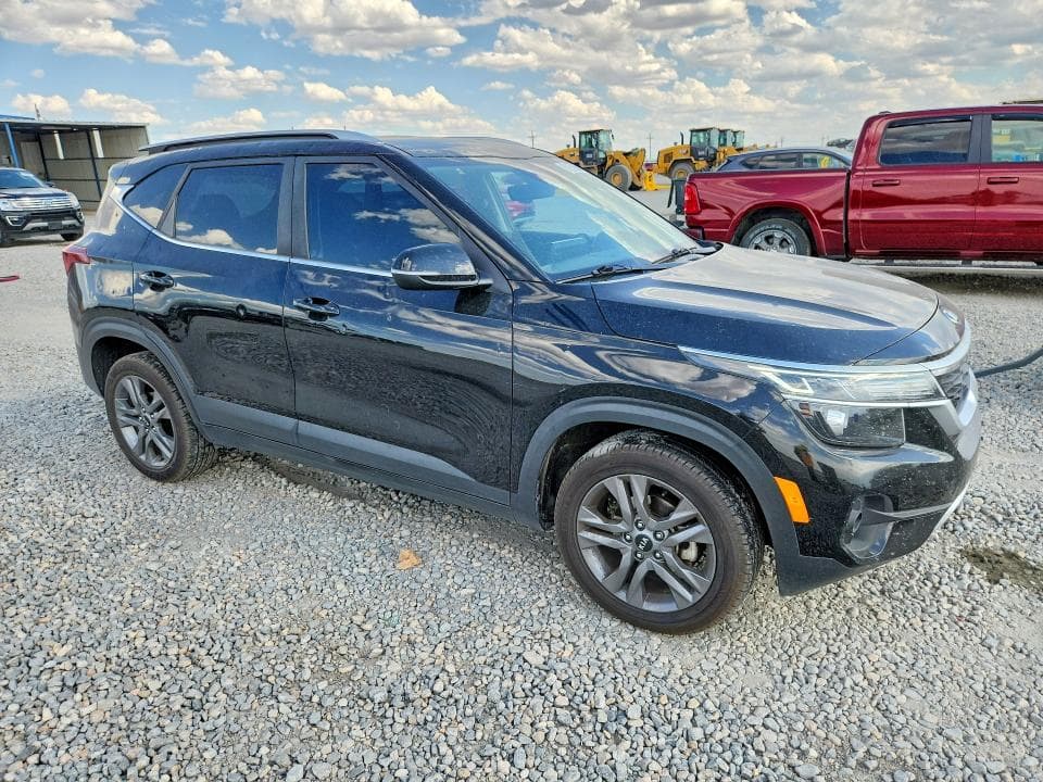 2021 KIA SELTOS S 4