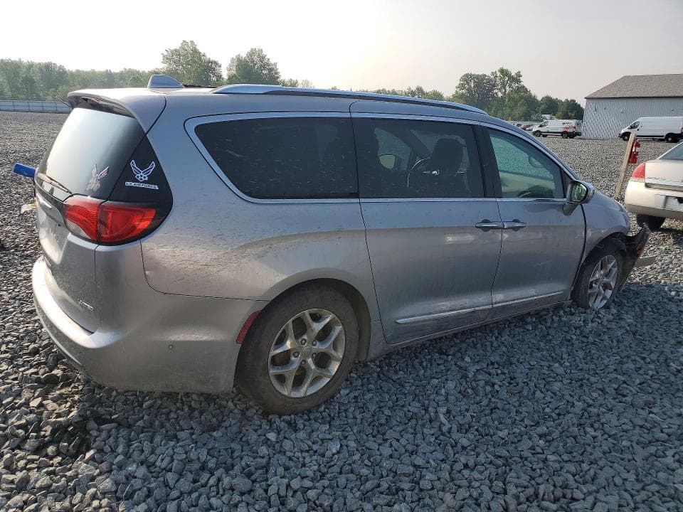 2017 CHRYSLER PACIFICA LIMITED 3