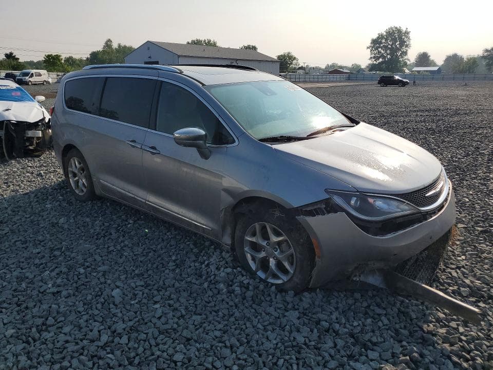 2017 CHRYSLER PACIFICA LIMITED 4