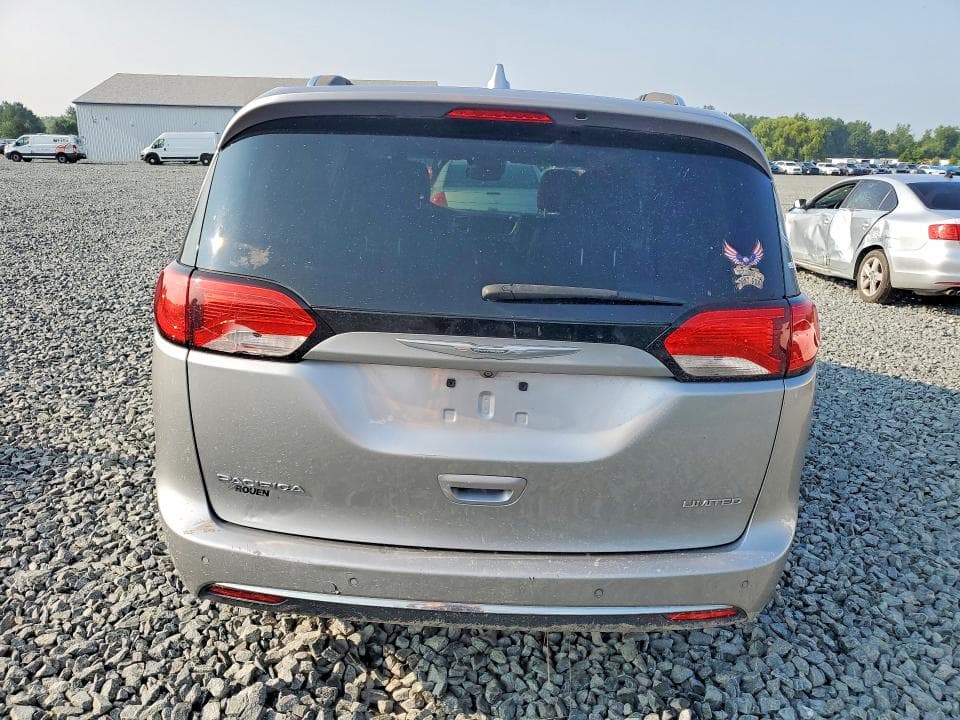2017 CHRYSLER PACIFICA LIMITED 6