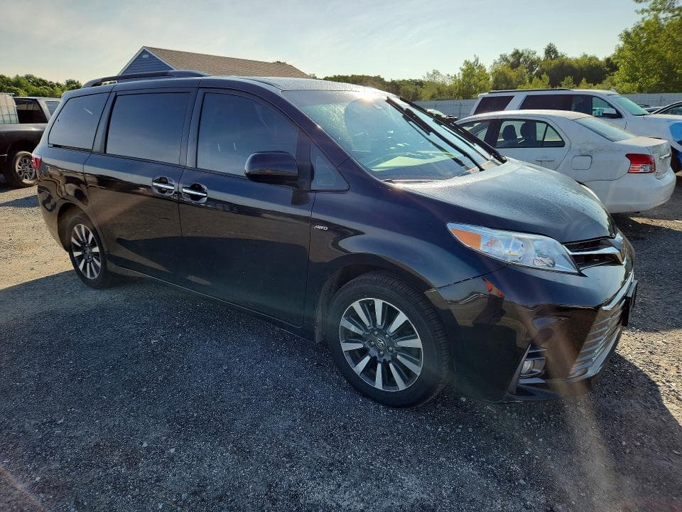 2019 TOYOTA SIENNA XLE 7-PASSENGER XLE 7-PASSENGER 4