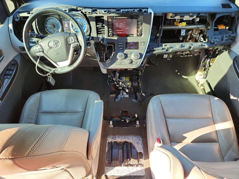 2019 TOYOTA SIENNA XLE 7-PASSENGER XLE 7-PASSENGER 8