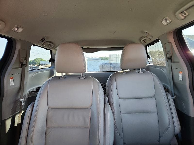 2019 TOYOTA SIENNA XLE 7-PASSENGER XLE 7-PASSENGER 10