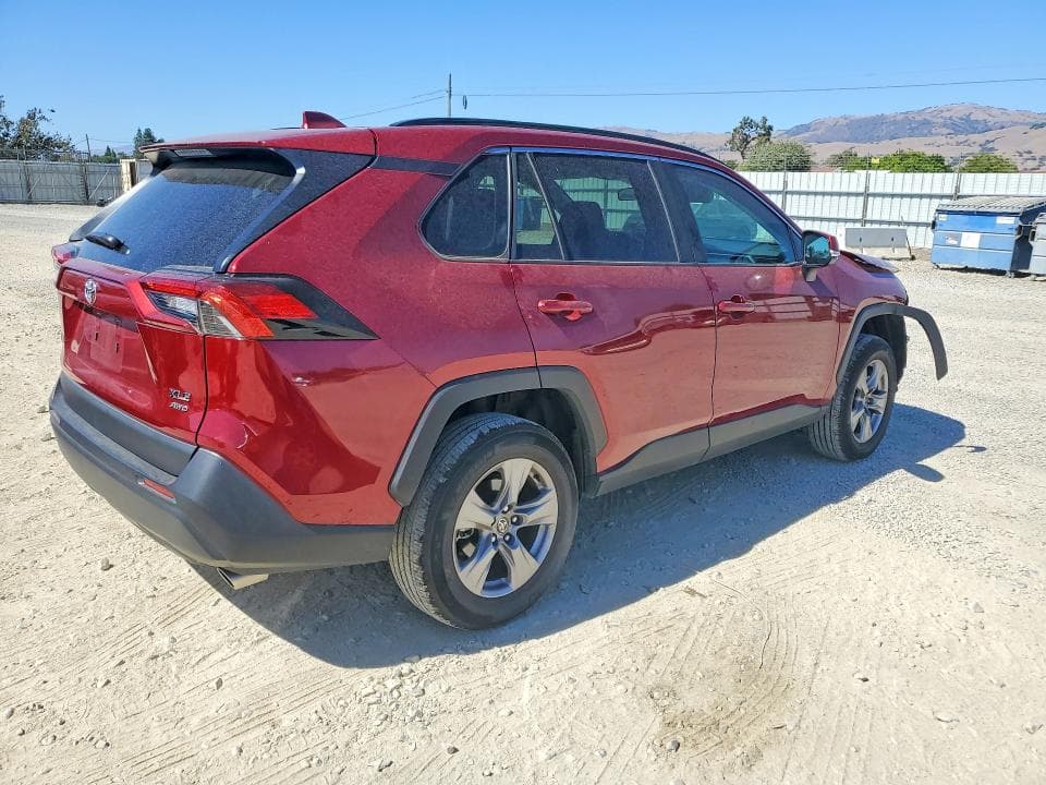 2025 TOYOTA RAV4 XLE 3