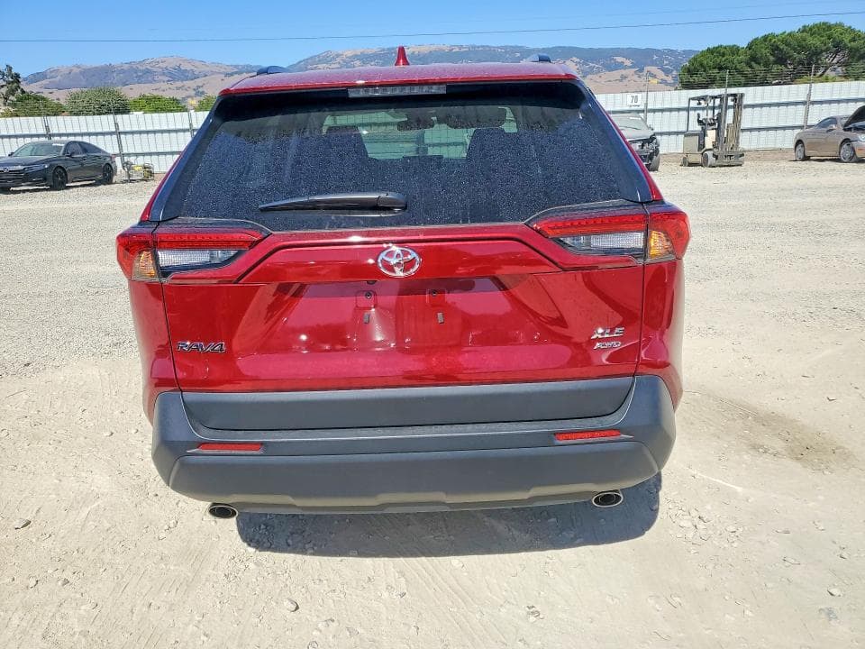 2025 TOYOTA RAV4 XLE 6