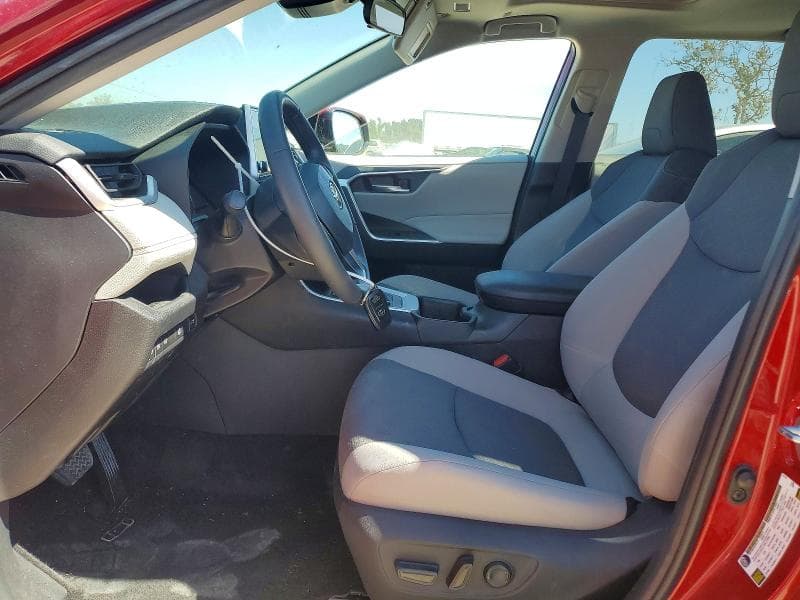 2025 TOYOTA RAV4 XLE 7