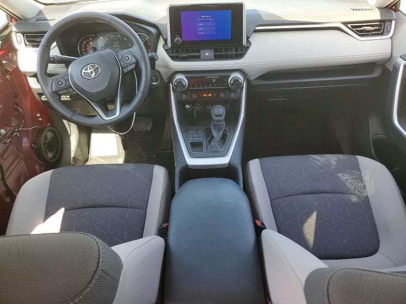 2025 TOYOTA RAV4 XLE 8
