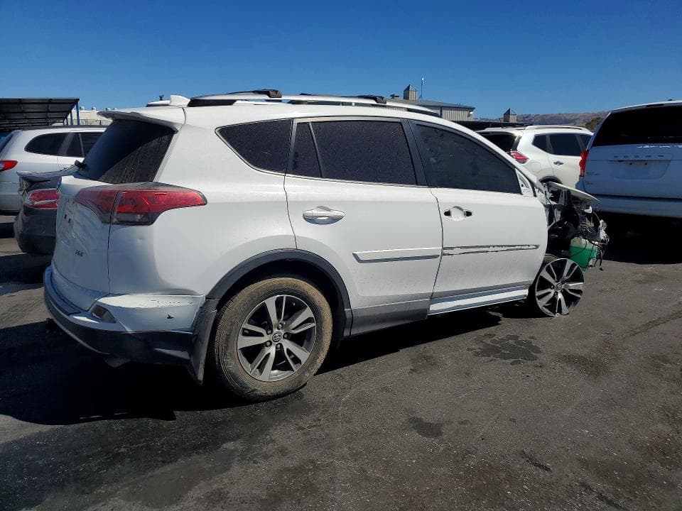 2017 TOYOTA RAV4 XLE 3
