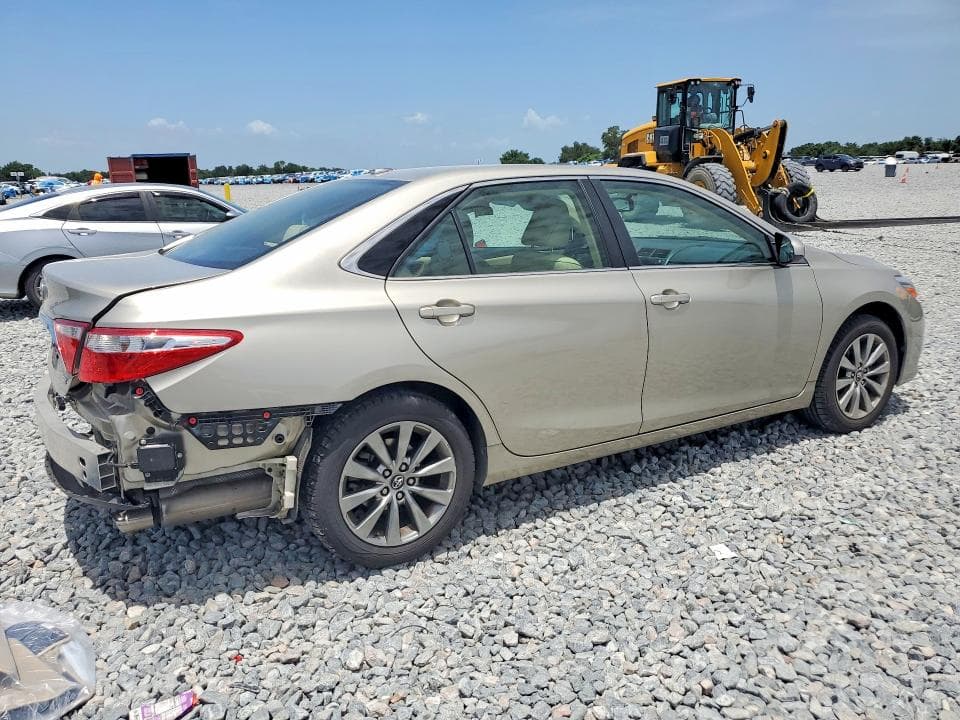 2017 TOYOTA CAMRY XLE 3