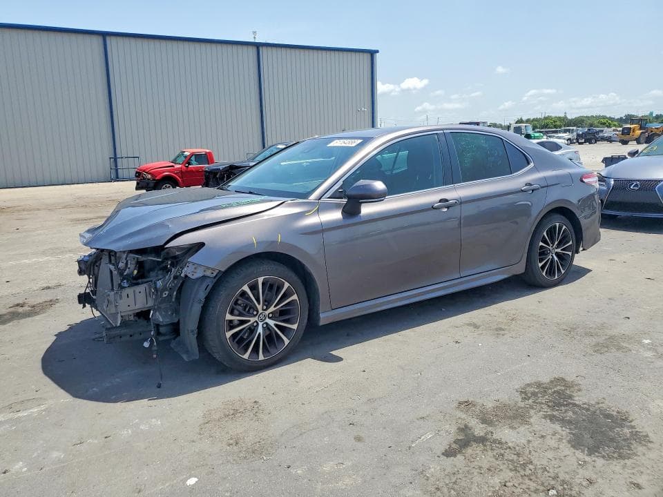 2020 TOYOTA CAMRY SE - 1