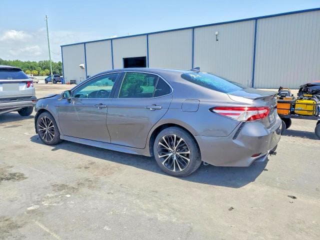 2020 TOYOTA CAMRY SE 2