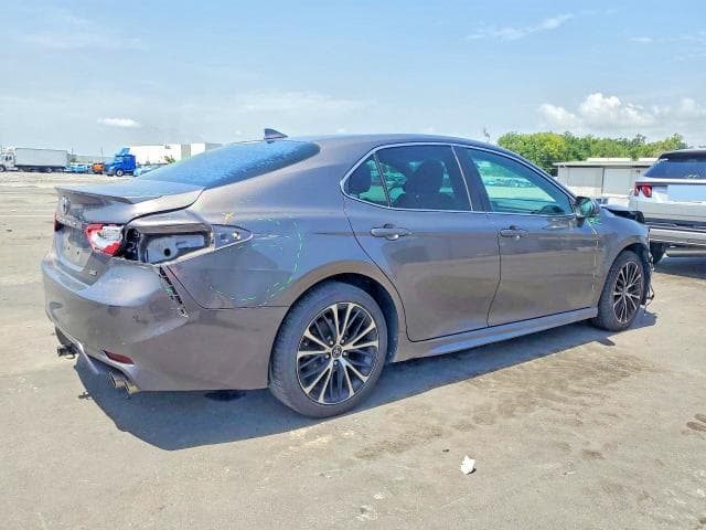 2020 TOYOTA CAMRY SE 3