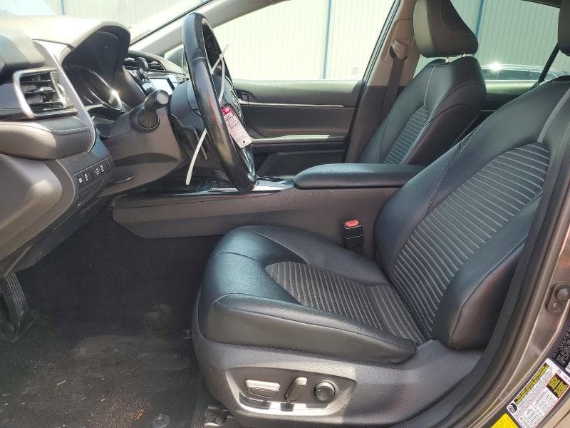2020 TOYOTA CAMRY SE 7
