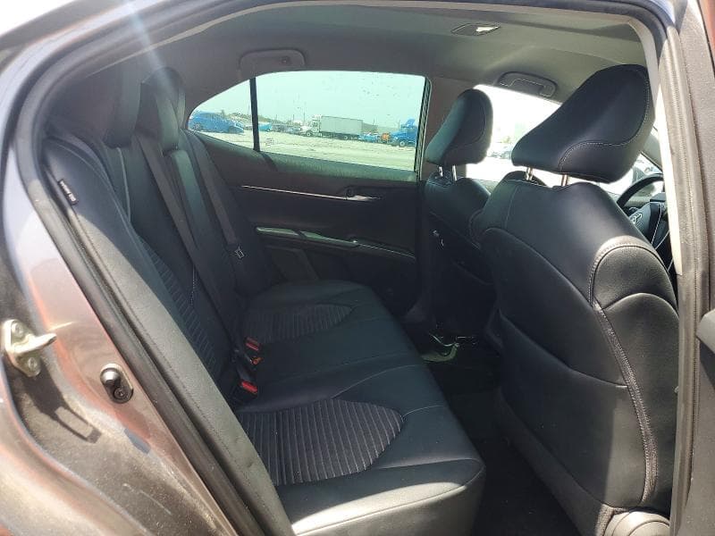 2020 TOYOTA CAMRY SE 10