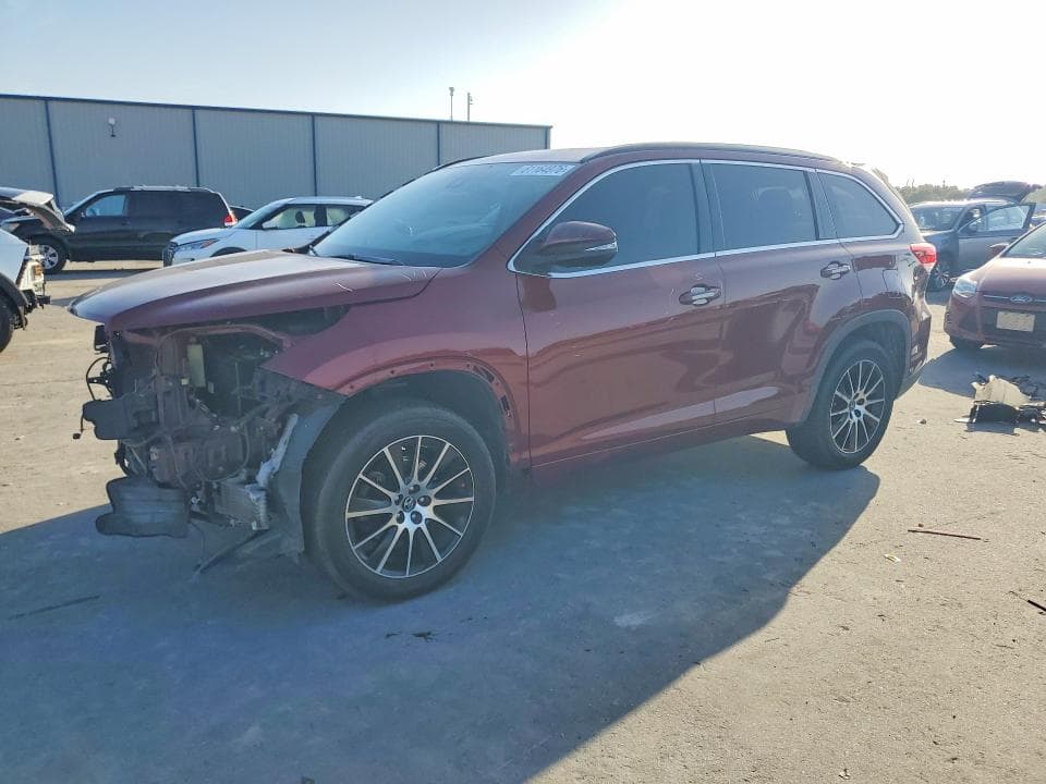 2017 TOYOTA HIGHLANDER SE - 1